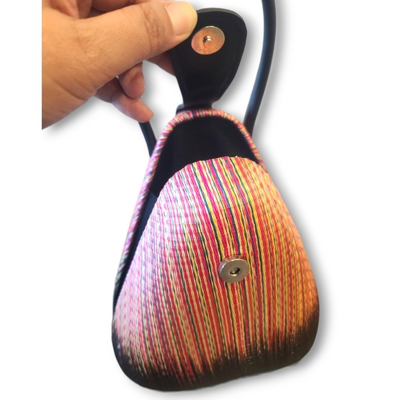 Like New Woven Straw Hand Bag Hard Shell - Picture 7 of 11